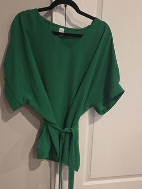 Women’s Green Tie-Waist V-Neck Top